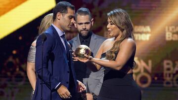 En julio, la Liga MX le entregó un reconocimiento al defensa por su labor altruista debido a la fundación 'Fútbol y Corazón' que es investigada por nexos con el narco.