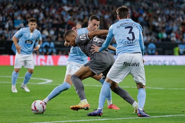 En todo momento el ex del PSG buscó tener la pelota, asociarse con sus compañeros y generar opciones de peligro en el área rival tras desmarcarse.
EFE/Lavandeira