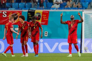 0-2. Romelu Lukaku celebra el segundo gol.