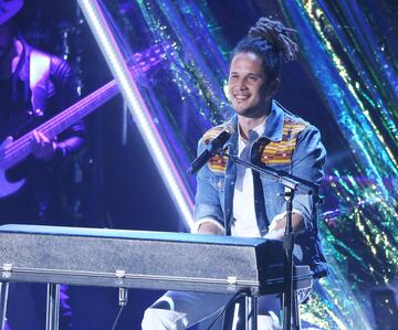 Vicente Garc¨ªa se convertir¨ªa en una de las sorpresas de la noche en Las Vegas al alzarse con tres premios Grammy Latinos: Mejor Nuevo Artista, Mejor ?lbum Cantautor y Mejor Canci¨®n Tropical.