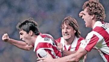 <b>EUFÓRICO. </b>Andoni Iraola celebra uno de sus goles en esta campaña, el que marcó de chilena al Espanyol en San Mamés.