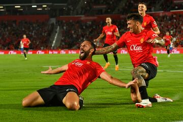 1-0. Vedat Muriqi celebra el primer gol que anota en el minuto 7 de partido.