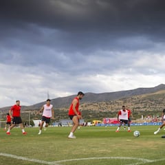 Simeone prueba con el 4-3-3... muy encima de Joao Félix
