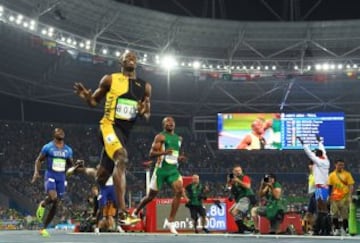 Bolt es leyenda: tercer oro en los 100 metros