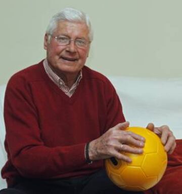 José Vicente 'el Grapas' Train (The steady one) was Real madrid's goalkeeper from 1960-1964. Record: 4 La Ligas, 1 Copa del Rey 1 European Cup three Zamora trophies. 1) "When the season started I said he could be trusted, and I've been proven right. He di