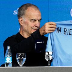 Bielsa le cambia el libreto a Uruguay: ofensiva, vertical y goleadora