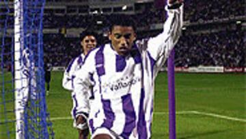 <b>UN TRIDENTE LETAL</B>. Olivera, en primer plano, Sales (detrás) y Óscar forman una gran mediapunta para el Valladolid.