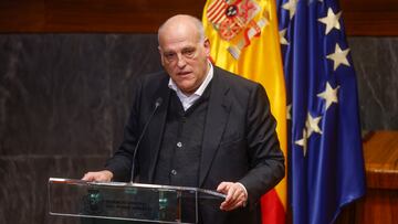 MADRID, 20/12/2023.- El presidente de LALIGA, Javier Tebas, interviene tras recibir en nombre de LALIGA GENUINE-LA LIGA de f¨²tbol uno de los XVI premios anuales del Foro Justicia y Discapacidad, este mi¨¦rcoles en Madrid. EFE/ Aitor Martin