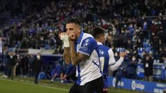 Joselu celebra un gol con el Alav&eacute;s en Mendozorroza.