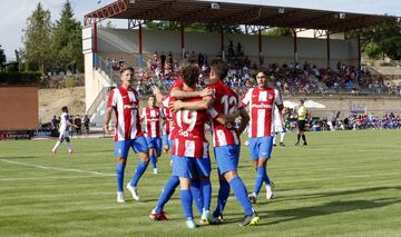 0-1. Mario Soriano celebra el primer gol.