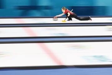 Kaitlyn Lawes and John Morris compete during the Curling Mixed Doubles 