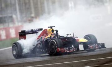 Sebastian Vettel celebrando su décima victoria de la temporada y su cuarto campeonato consecutivo.