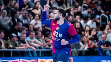 Luis Frade se dirge a la grada.