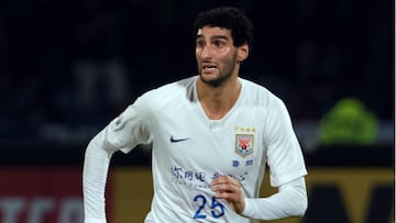 Coronavirus: Ex-Man Utd midfielder Fellaini tests positive