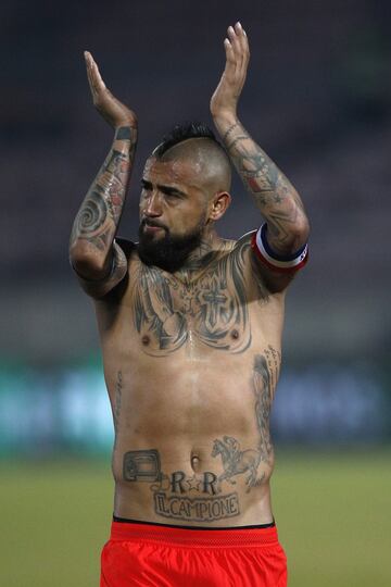 Futbol, Chile vs Burkina Faso.
Partido amistoso 2017.
El jugador de Chile, Arturo Vidal , contra Burkina Faso durante el partido amistoso en el estadio Nacional.
Santiago, Chile.
02/06/2017
Marcelo Hernandez/Photosport***************

Football, Chile vs Burkina Faso.
Friendly match 2017.
Chile's player Arturo Vidal against Burkina Faso during friendly match at Nacional stadium in Santiago, Chile.
02/06/2017
Marcelo Hernandez/Photosport