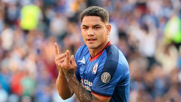 MEX00. CIUDAD DE MÉXICO (MÉXICO), 27/01/2024.- Gabriel Fernández Cruz Azul celebra un gol hoy, durante un partido de la jornada tres del Torneo Clausura del fútbol mexicano entre Cruz Azul y Mazatlán, en el estadio Ciudad de los Deportes, en Ciudad de México (México). EFE/José Méndez