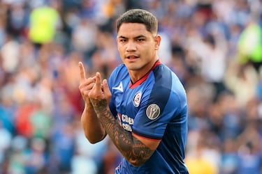 El ‘Toro’ Fernández, uno de los fichajes más decepcionantes de la historia del Celta, dejó Pumas para firmar por Cruz Azul por… ¡8 millones de euros! En su estancia en España, el delantero marcó un gol en los 54 partidos que disputó, entre Celta y Zaragoza.