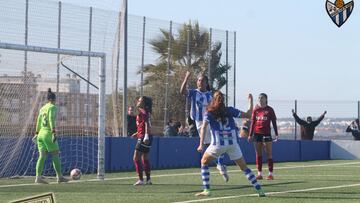 Mayra celebra uno de los tantos.