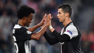TURIN, ITALY - OCTOBER 01: Cristiano Ronaldo of Juventus celebrates his goal of 3-0 with teammate Juan Cuadrado during the UEFA Champions League group D match between Juventus and Bayer Leverkusen at Juventus Arena on October 1, 2019 in Turin, Italy. (Photo by Valerio Pennicino - Juventus FC/Juventus FC via Getty Images)