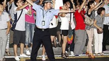 <b>EXPECTACIÓN. </b>Más de 1.000 seguidores se agolparon en el aeropuerto de Guangzhou para recibir al Madrid, que no viajaba a China desde 2005.