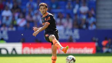 Hugo Guillamon of Valencia CF during the La Liga match between RCD Espanyol and Valencia CF played at RCDE Stadium on October 2, 2022 in Barcelona, Spain. (Photo by Colas Buera / Pressinphoto / Icon Sport)