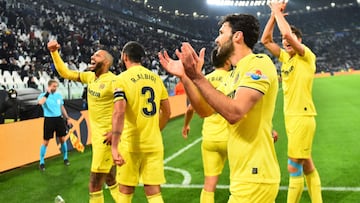 Soccer Football - Champions League - Juventus v Villarreal - Allianz Stadium, Turin, Italy - March 16, 2022 Villarreal's Raul Albiol celebrates with teammates after the match REUTERS/Massimo Pinca