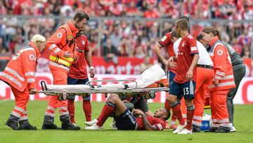 Corentin Tolisso, lesionado de su rodilla ante el Bayer Leverkusen.