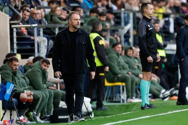 El entrenador del Barcelona, Hansi Flick, durante el partido. 