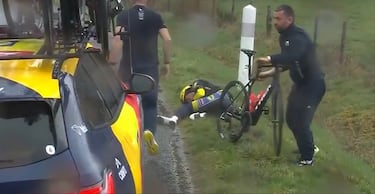 Juan Ayuso abandonó la París-Niza cuando era líder de la carrera tras una dura caída por la que fue trasladado al hospital.