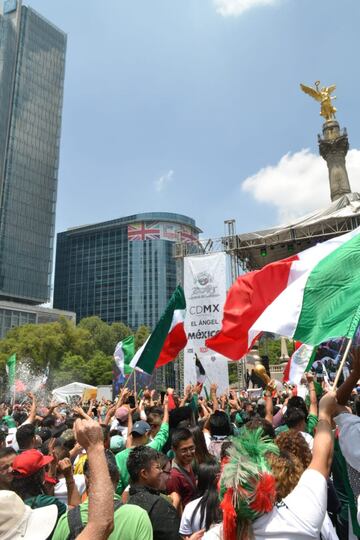 Las imágenes del Ángel de la Independencia en el festejo por el pase a octavos