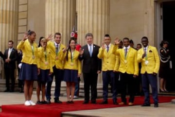 Juan Manuel Santos recibó la visita de los medallistas olímpicos colombianos en Río 2016 y les entregó los incentivos, además un carro a cada uno. 