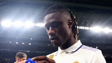 MADRID, SPAIN - MARCH 15 Eduardo Camavinga of Real Madrid prepares prior to the UEFA Champions League round of 16 leg two match between Real Madrid and Liverpool FC at Estadio Santiago Bernabeu on March 15, 2023 in Madrid, Spain. (Photo by Chris Brunskill/Fantasista/Getty Images)