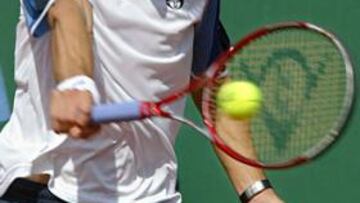 <B>SIN RITMO. </B>Robredo acusó la lesión que le ha tenido sin jugar tres semanas.