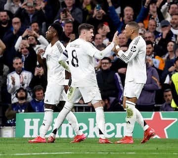 Vinicius, Valverde y Mbapp celebran el 'hat-trick' del francs al Manchester City.