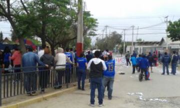 Miles de hinchas llegaron hasta el CDA para alentar a los jugadores.