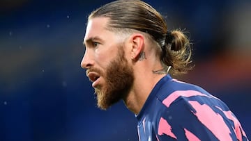 Sergio Ramos calienta con el Real Madrid.