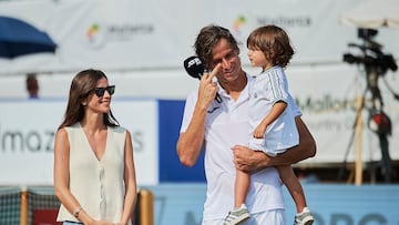 Feliciano López, con su hijo, Darío, en brazo, y junto a su mujer, Sandra Gago.