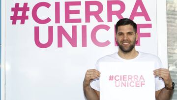 09/03/17
ACTO PUBLICIDAD UNICEF CON FELIPE REYES JUGADOR DE BALONCESTO REAL MADRID Y EDUARDO NORIEGA