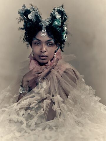 Probablemente una de las modelos más jóvenes en aparecer en el Calendario Pirelli. En esta edición, Yara Shahidi sería una de las 8 'musas' que inspirasen a Paolo Roversi. Esta joven actriz estadounidense ha aparecido ya en varias películas a pesar de sus 20 años. Entre las producciones más destacadas, 'Black-Ish'.