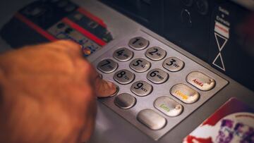 ?Qu¨¦ bancos cobran comisiones en agosto y qu¨¦ entidades no lo hacen?