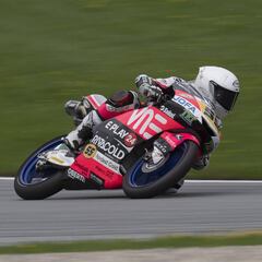 El nuevo Fenati remata la pole con una inapelable victoria