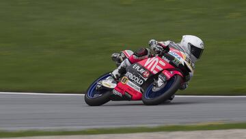 El nuevo Fenati remata la pole con una inapelable victoria