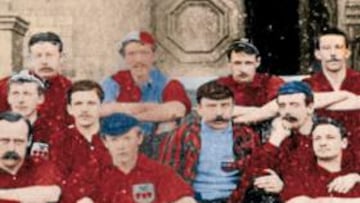 <b>LA PRIMERA FOTO. </b>Imagen de una formación del Sheffield FC de 1890, antes de disputar un derbi con el Halland.