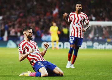 Atl¨¦tico de Madrid 1-1 Bayer Leverkusen | Disparo de Carrasco desde la frontal al primer palo para batir a Hradecky y poner el empate en el marcador.