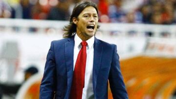 Cumple Almeyda un año con Chivas