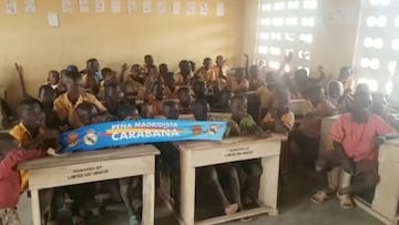 El '¡Hala Madrid!' de los niños ghaneses con la peña Carabaña