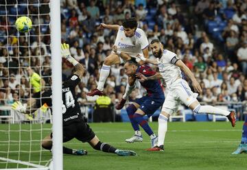 2-0. Karim Benzema marca el segundo gol.