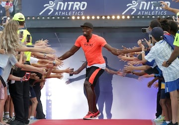 El corredor Jamaicano es el más rápido del mundo en 100 y 200 metros lisos y también el atleta más famoso. Famoso por señalar al cielo tras sus carreras, es una estrella en las redes sociales y tiene un contrato de patrocinio con la marca Puma. Calzar a la persona más rápida de la historia genera unos ingresos estratosféricos.
Ingresos: 30 millones de dólares. Seguidores en Instagram: 6,4 millones.
Seguidores en Facebook: 19 millones. Seguidores en Twitter: 4,6 millones.
