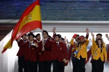 Javier Fernández abanderado de España lidera la delegación española durante la ceremonia de inauguración de los Juegos Olímpicos de Invierno de Sochi 2014