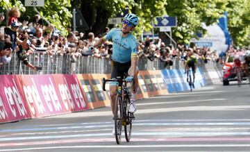 Pello Bilbao consiguió su primera victoria en una grande, también la primera para España en este Giro de 2019.